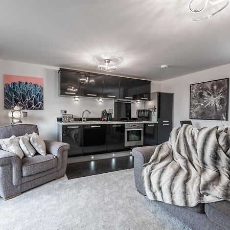 Luxurious River View Apartment With Terrace Вустер Экстерьер фото
