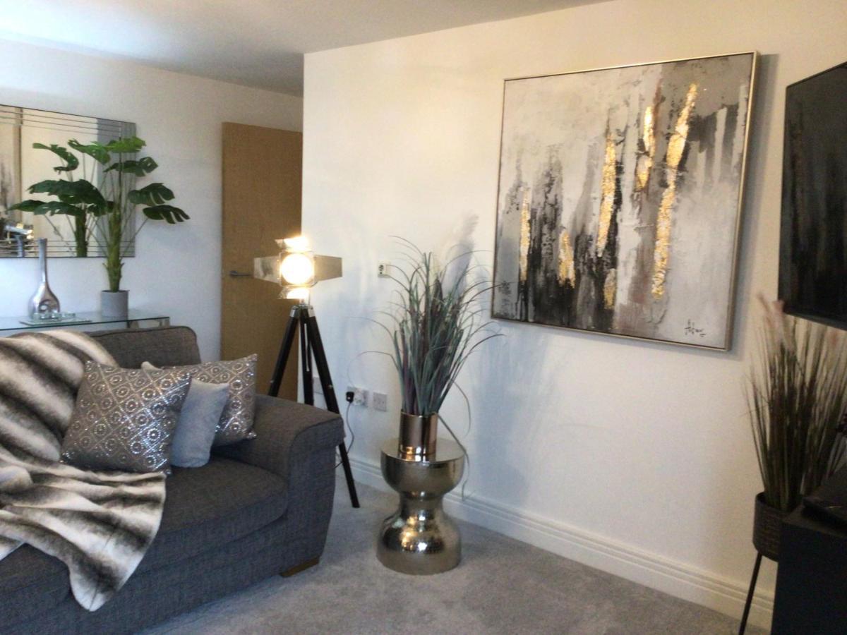 Luxurious River View Apartment With Terrace Вустер Экстерьер фото