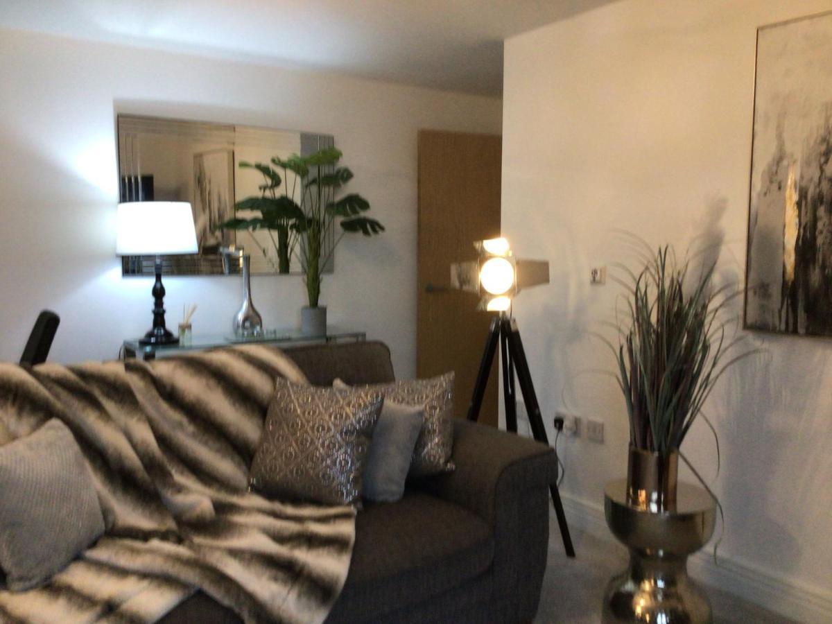 Luxurious River View Apartment With Terrace Вустер Экстерьер фото