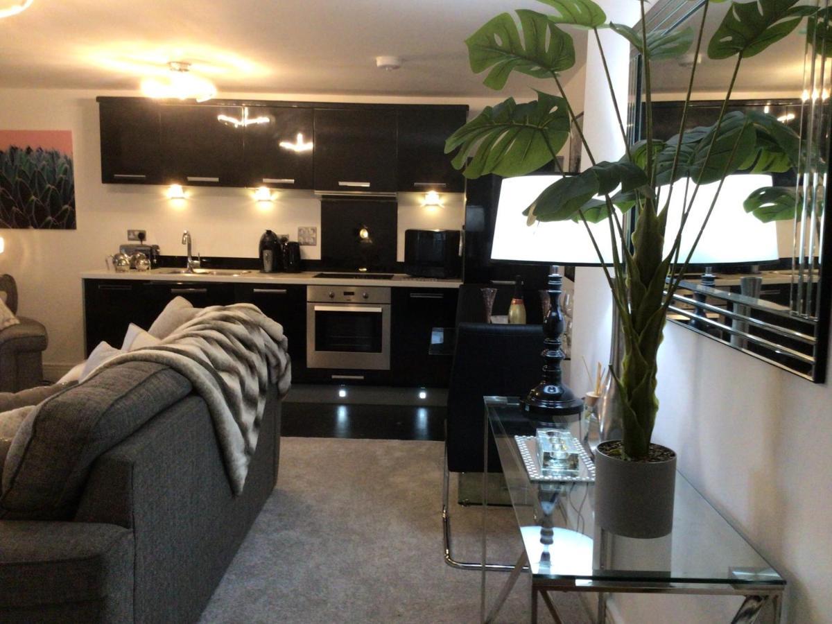 Luxurious River View Apartment With Terrace Вустер Экстерьер фото