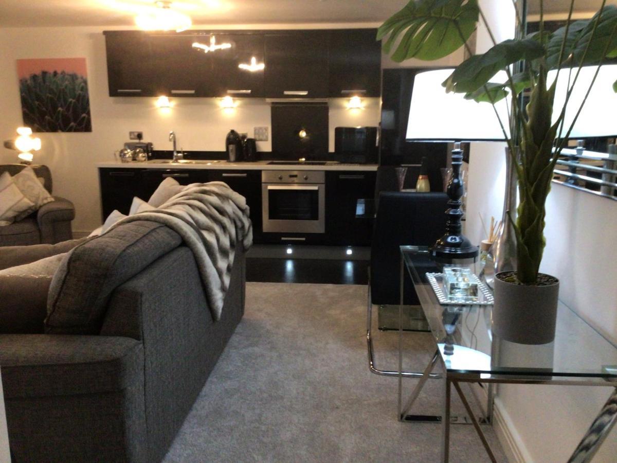 Luxurious River View Apartment With Terrace Вустер Экстерьер фото