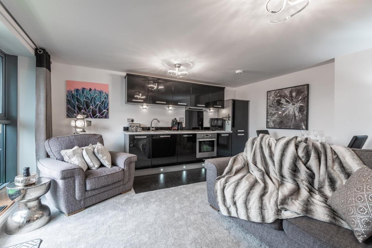 Luxurious River View Apartment With Terrace Вустер Экстерьер фото