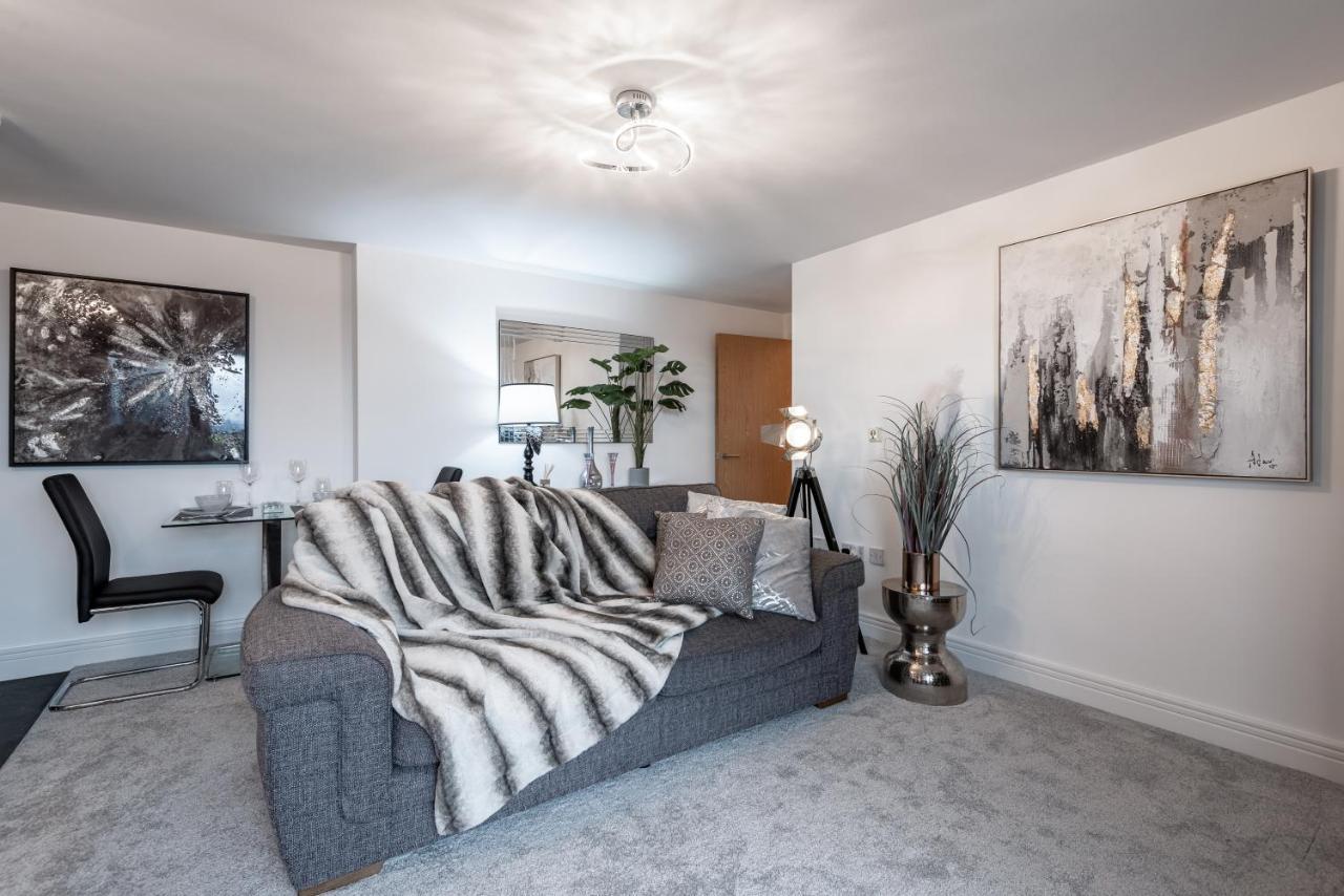 Luxurious River View Apartment With Terrace Вустер Экстерьер фото