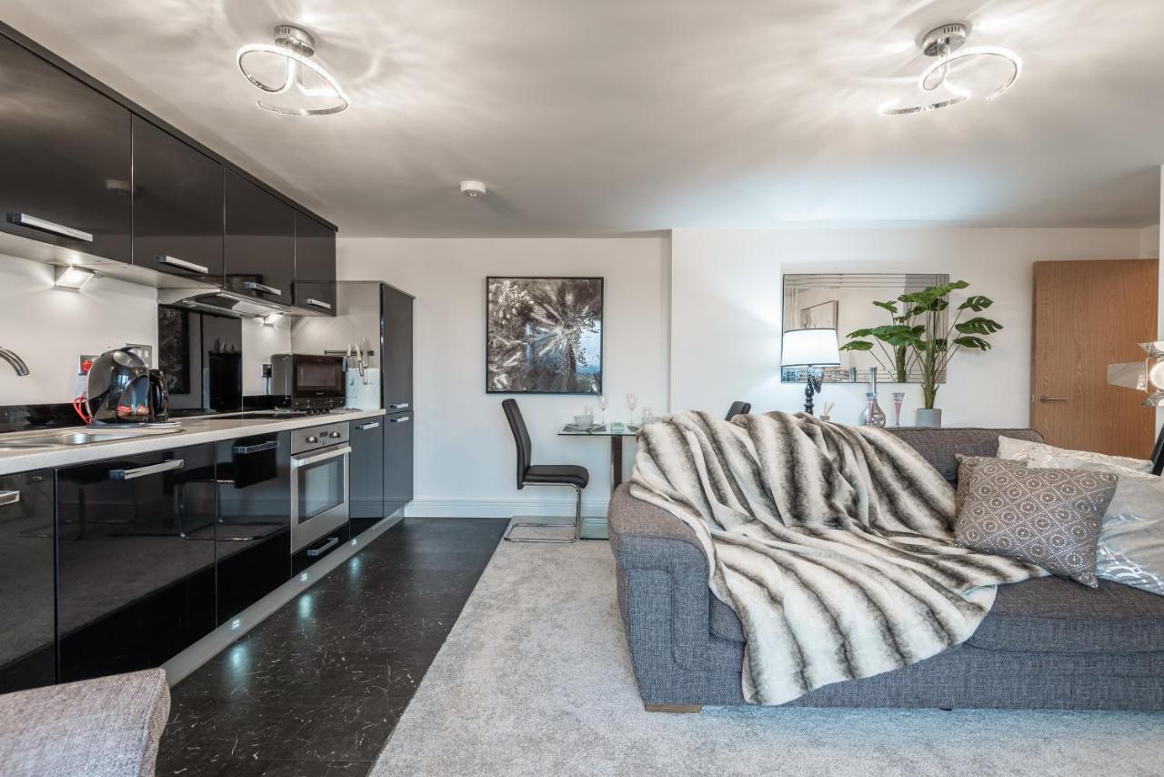 Luxurious River View Apartment With Terrace Вустер Экстерьер фото