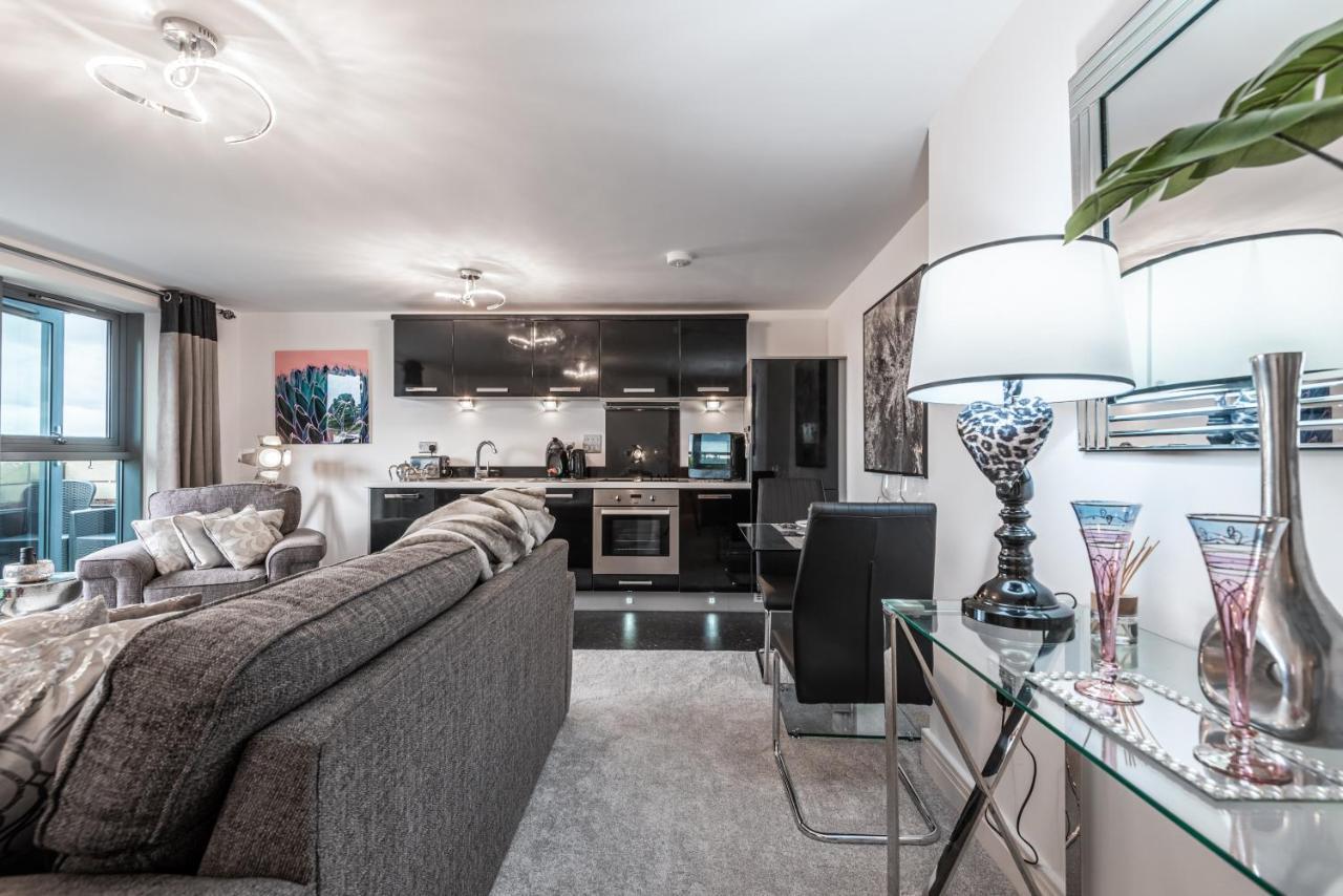 Luxurious River View Apartment With Terrace Вустер Экстерьер фото