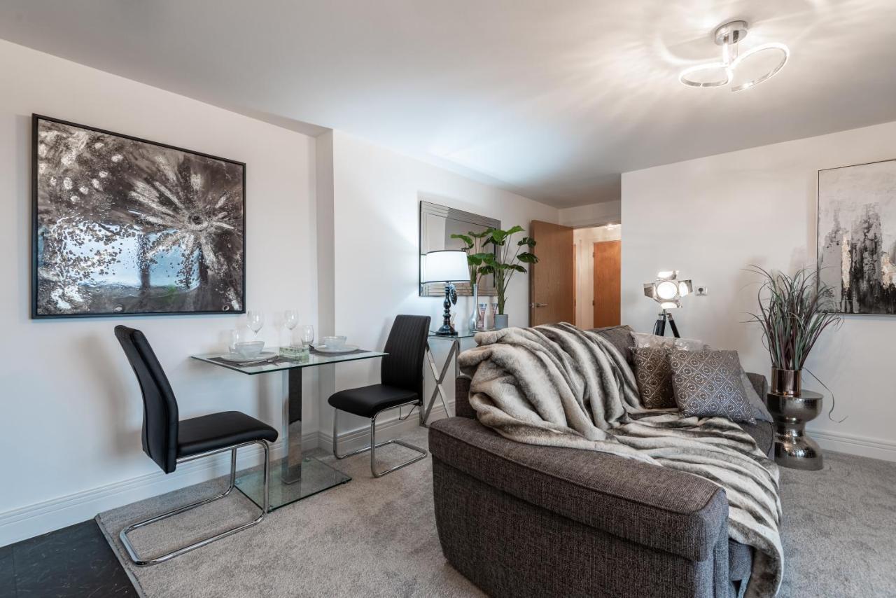 Luxurious River View Apartment With Terrace Вустер Экстерьер фото